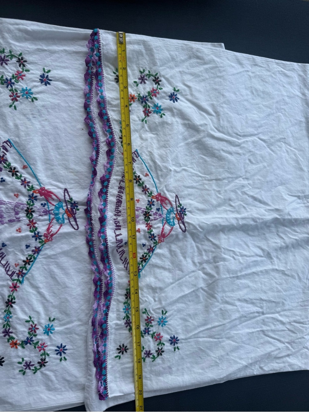 Hand-Embroidered VTG Pillowcase Set - Picture 5 of 8